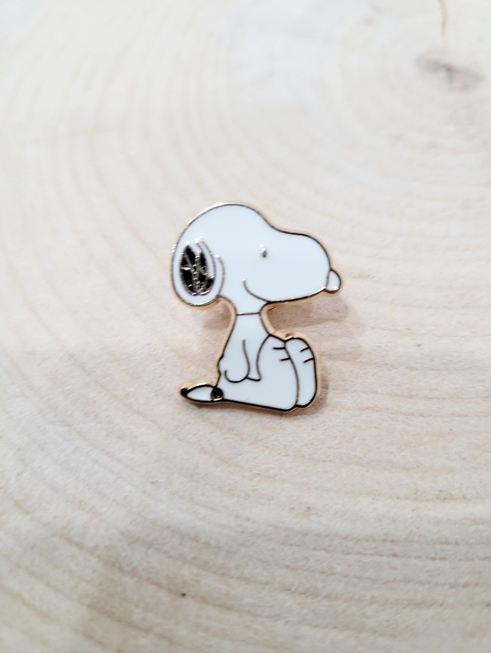 2/$20 Brand New Peanuts Snoopy Sitting Pin Brooch